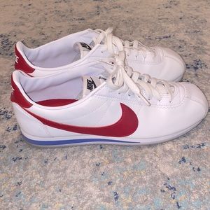 Re-release of original Nike cortex first colorway